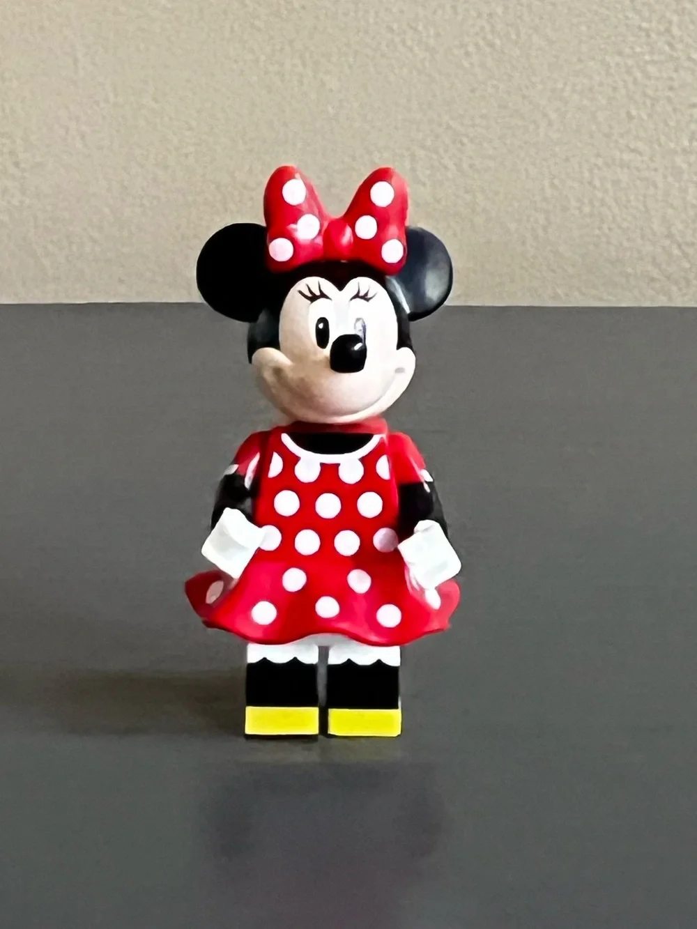LEGO Disney Minnie Mouse Red Polka Dot Dress Minifigure DIS020 Set 71040